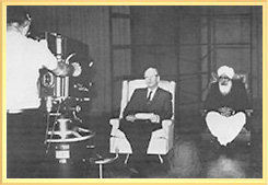 Kirpal Singh bei einem Fernsehinterview in den USA